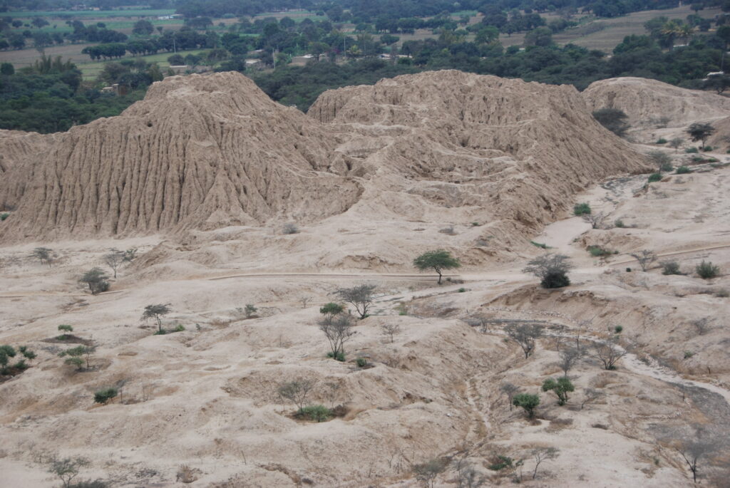 Pianura di Tucume con piramidi